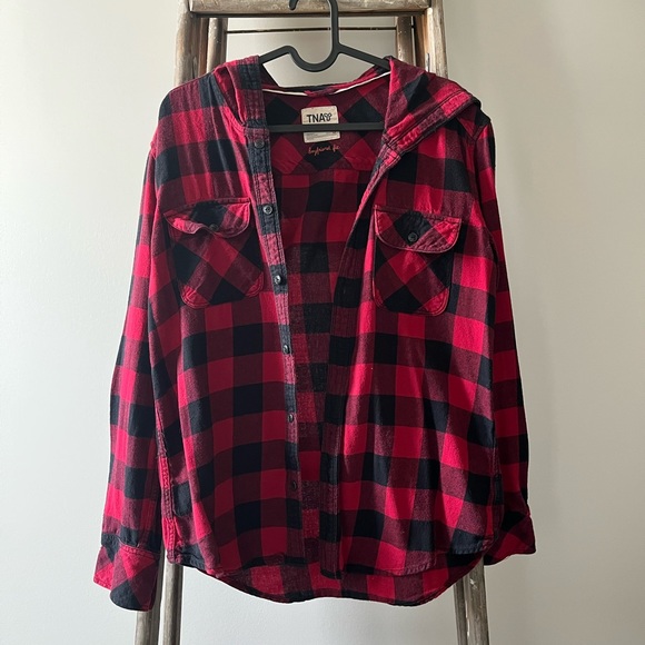 TNA | Iconic Red Plaid Button Down Shirt | Boyfriend Fit - Picture 4 of 8